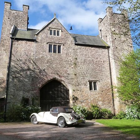 Welsh Gatehouse, Historic Castle Which Can Cater For Electric Vehicle Mathern Dış mekan fotoğraf