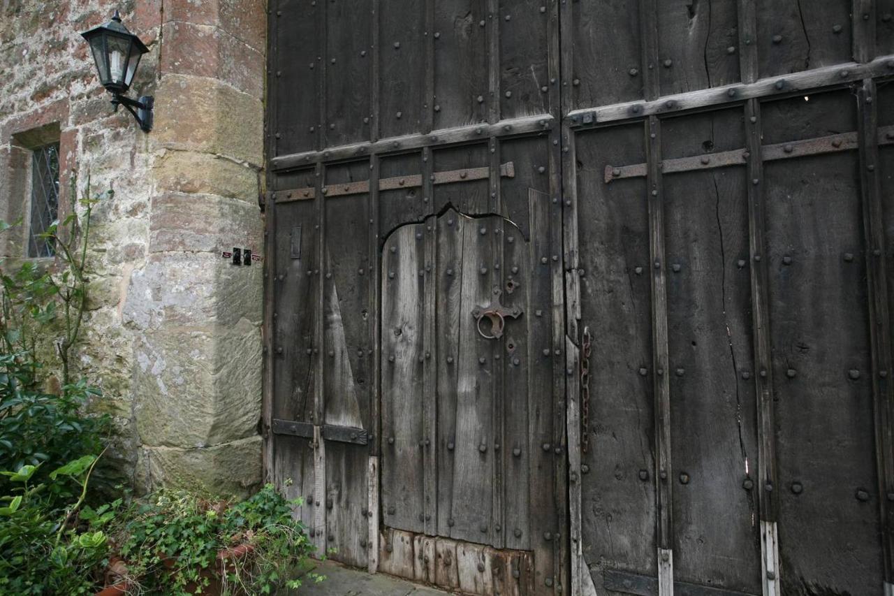 Welsh Gatehouse, Historic Castle Which Can Cater For Electric Vehicle Mathern Dış mekan fotoğraf