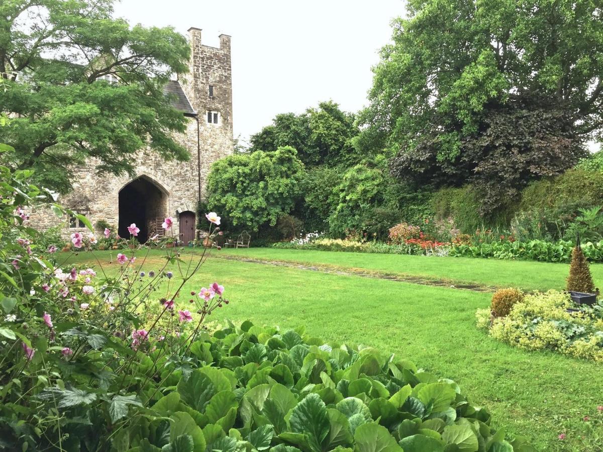 Welsh Gatehouse, Historic Castle Which Can Cater For Electric Vehicle Mathern Dış mekan fotoğraf