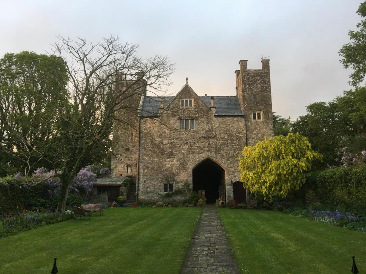 Welsh Gatehouse, Historic Castle Which Can Cater For Electric Vehicle Mathern Dış mekan fotoğraf