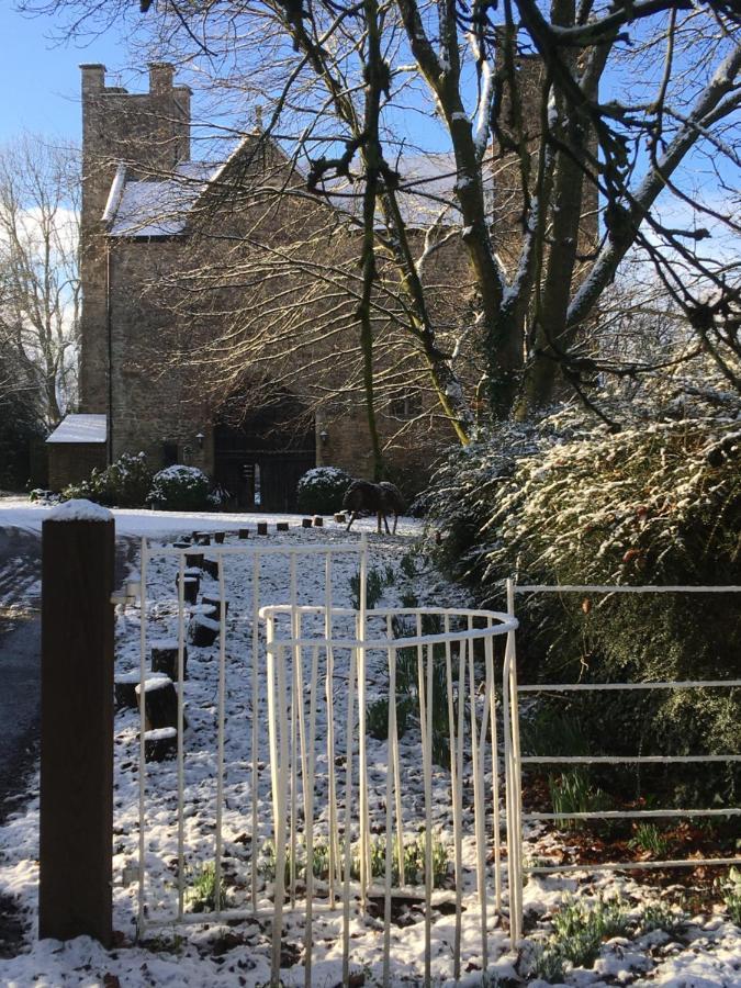 Welsh Gatehouse, Historic Castle Which Can Cater For Electric Vehicle Mathern Dış mekan fotoğraf