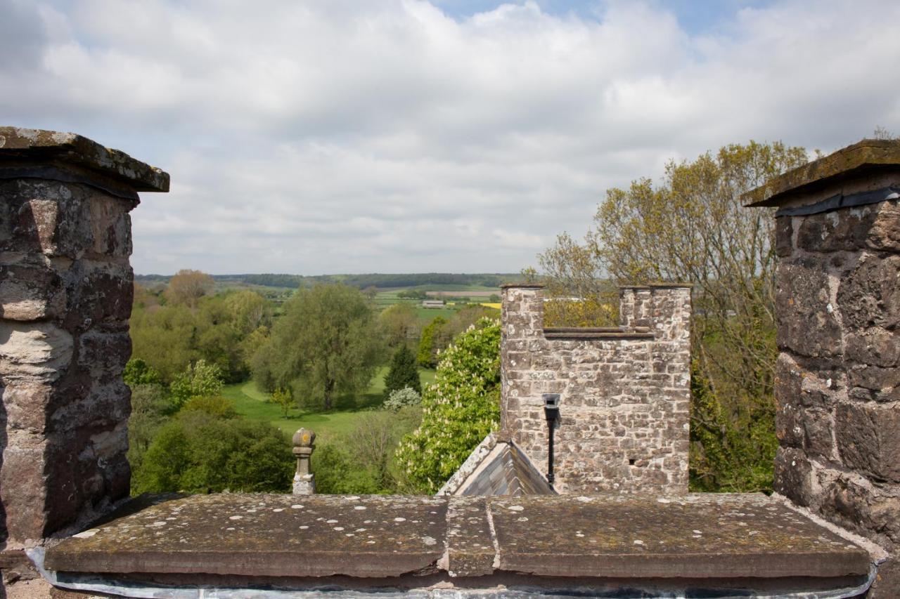 Welsh Gatehouse, Historic Castle Which Can Cater For Electric Vehicle Mathern Dış mekan fotoğraf