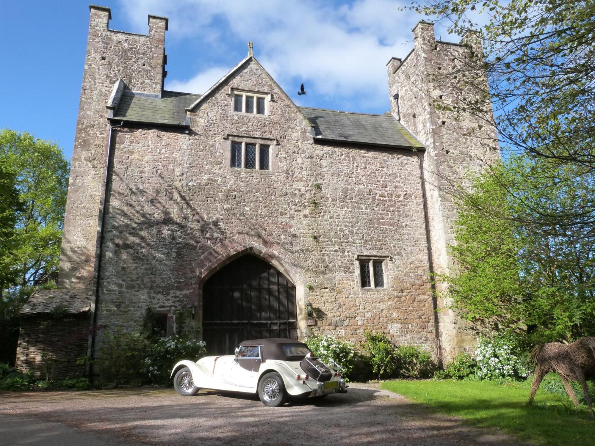 Welsh Gatehouse, Historic Castle Which Can Cater For Electric Vehicle Mathern Dış mekan fotoğraf