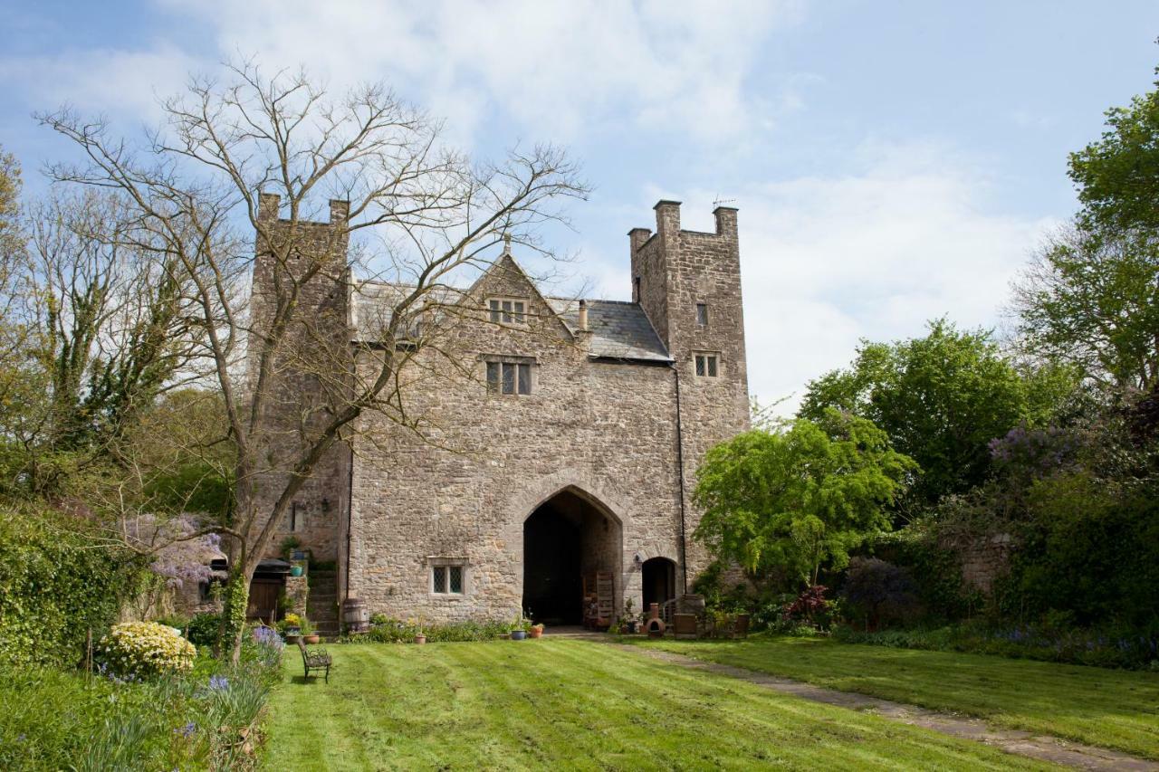 Welsh Gatehouse, Historic Castle Which Can Cater For Electric Vehicle Mathern Dış mekan fotoğraf